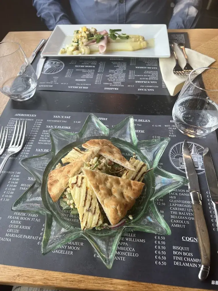 Sarah VU_Eetstamenee - Onder den Toren_Kampenhout_review