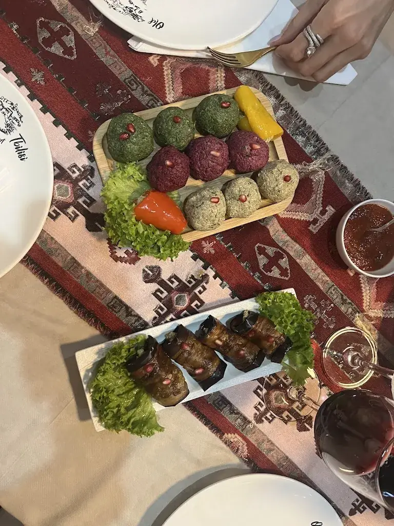 Valeriya Tsvetnova_Old Tbilisi_Asse_review