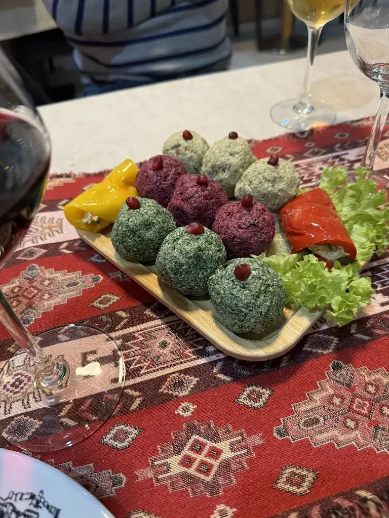 Alina Sasu_Old Tbilisi_Asse_review