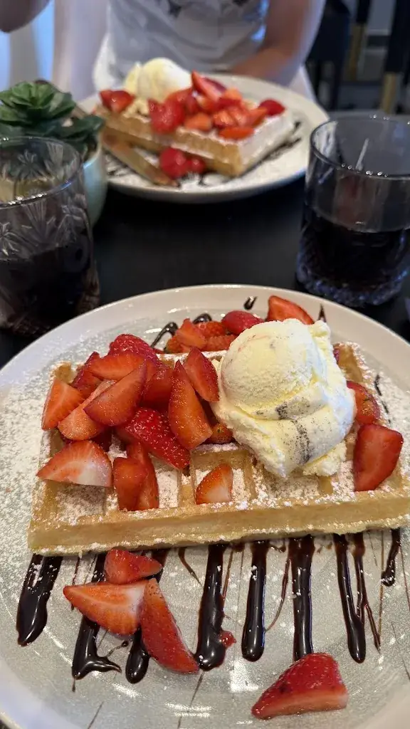 Jozsef Matrai_Ruby's Kinrooi_Kinrooi_reseña