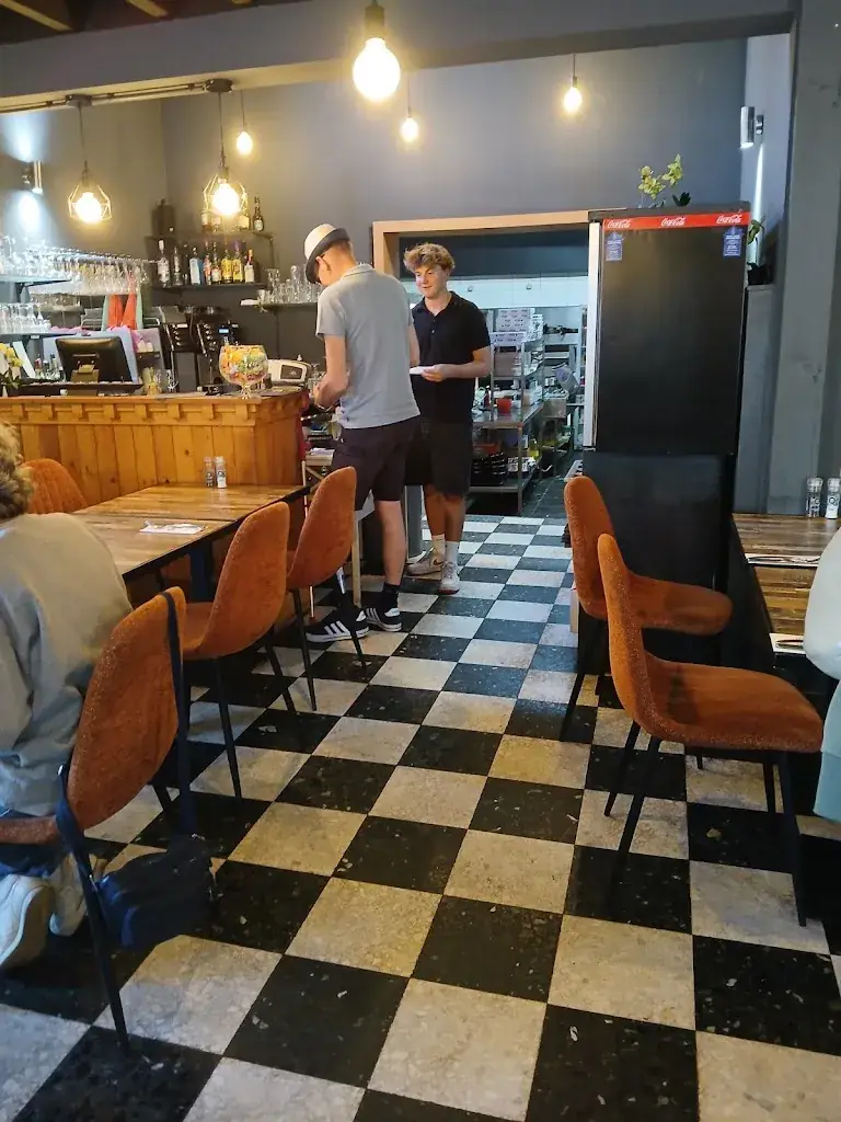 Roel Wagenaar_Giovanni's Kapellen_Kapellen_reseña