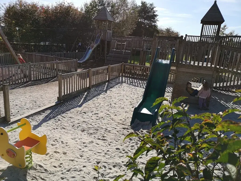 Ludo Van Raemdonck_Pachtgoedhof_Beveren-Kruibeke-Zwijndrecht_reseña