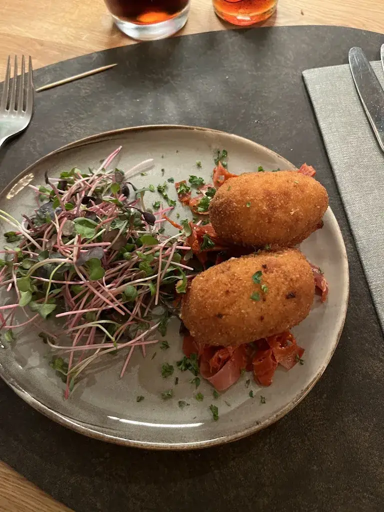 Rema Joseph_Brasserie Rhodesgoed_Izegem_review