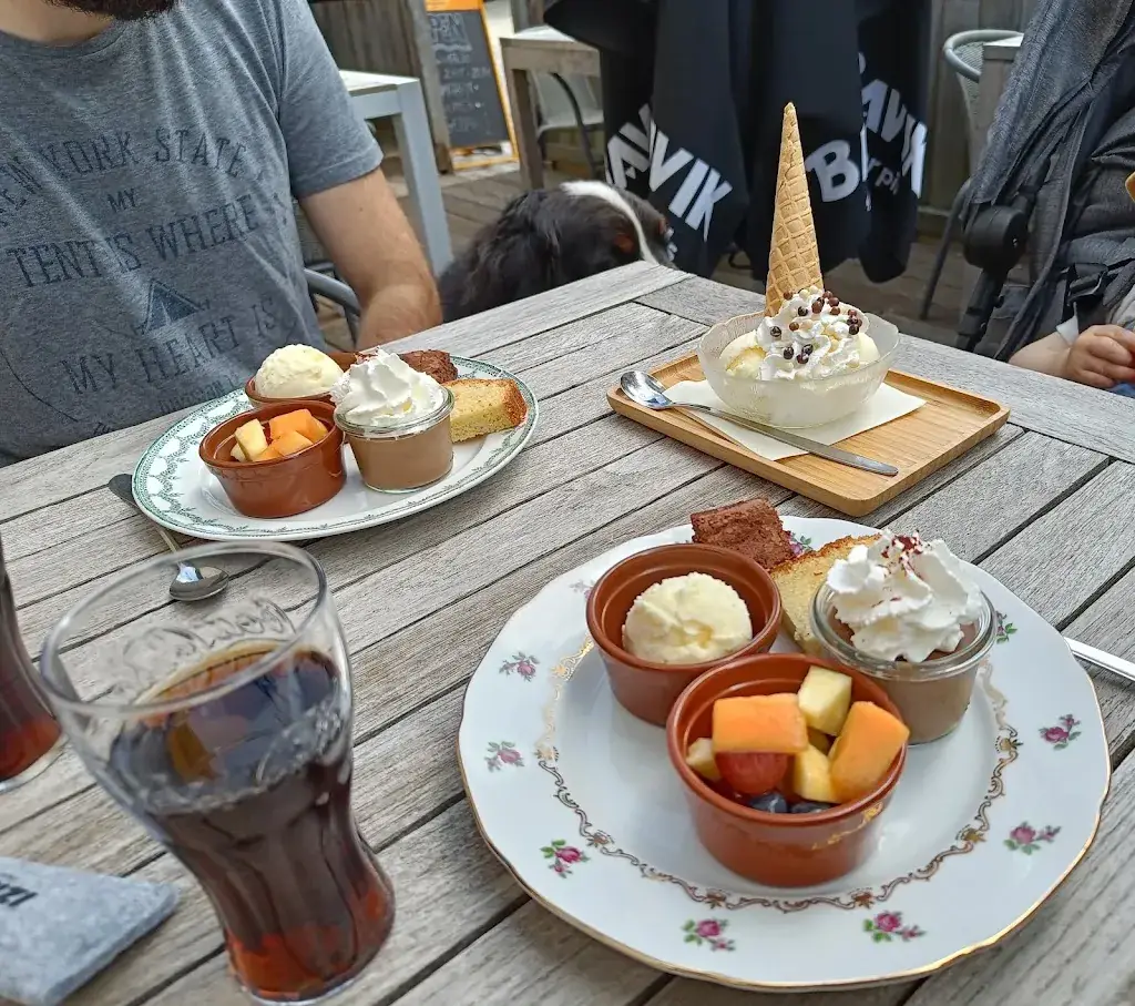 Café Aimé // Lozer_Kruisem_slider_image_2