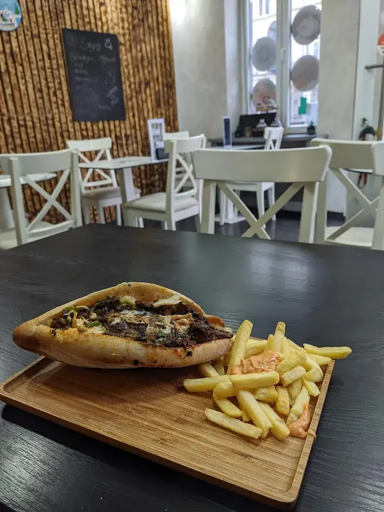 Behzad Iqbal_Eethuis Enjoy_Gent_avis