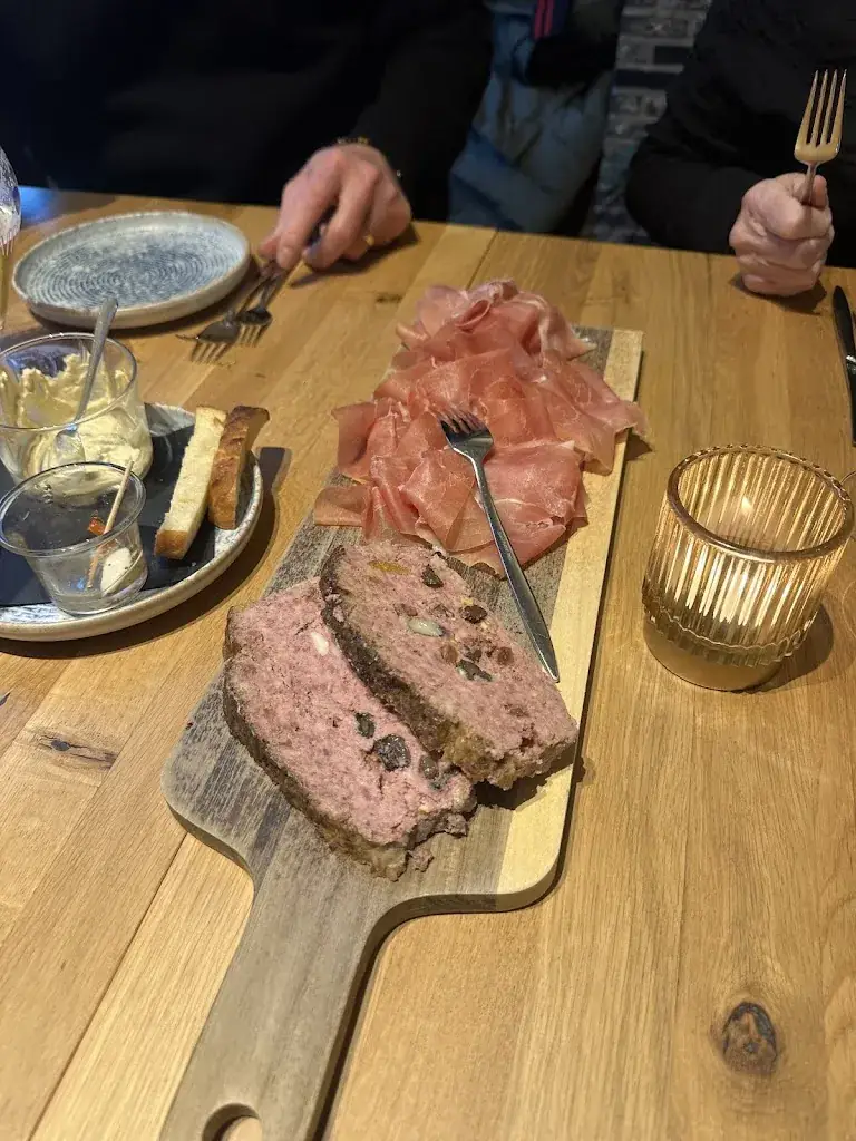 Melanie Anna Karin Hilde Perchtold_Den Bonten Os_Lede_review