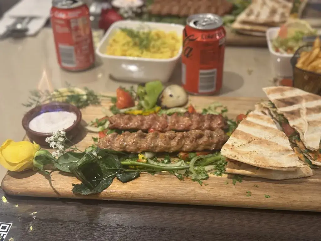 Ahmed Mohammed Al-Shehari_Shalal grillroom_Lanaken_reseña