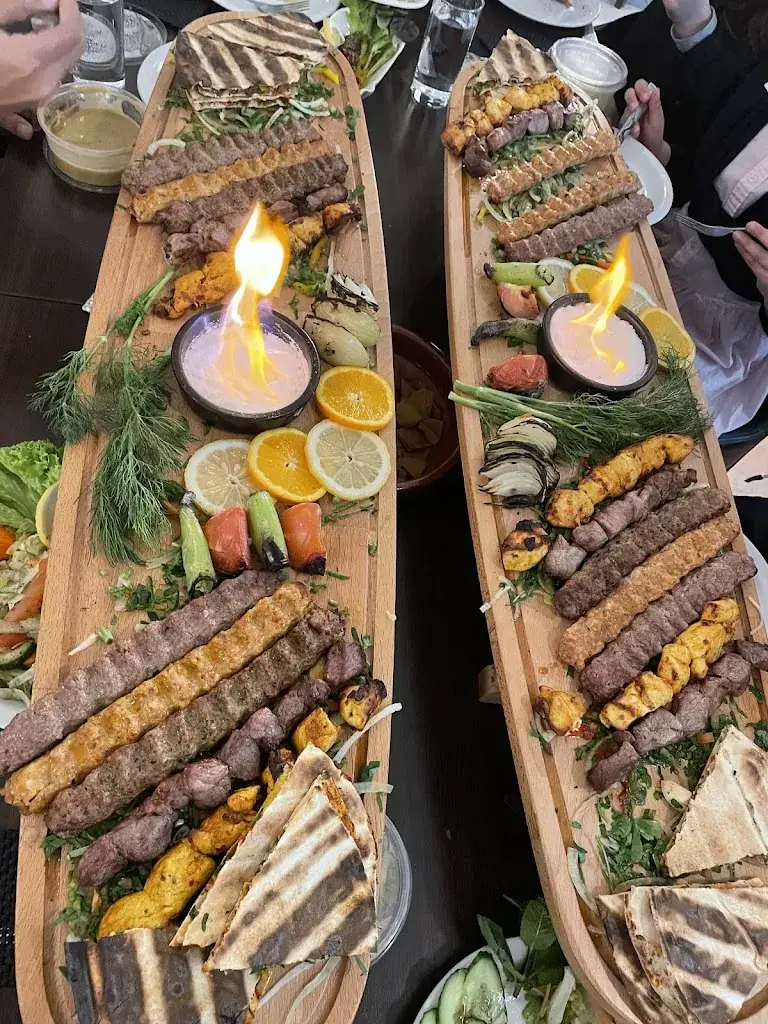 Alaa Samir_Shalal grillroom_Lanaken_reseña