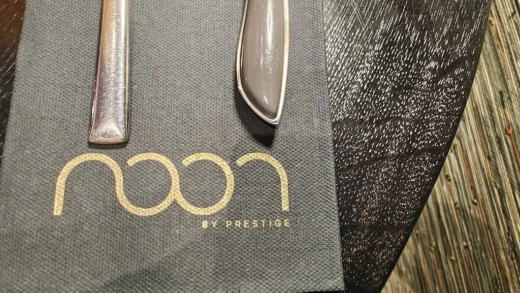 Piotr Fiszer_NOON by Prestige_Leopoldsburg_reseña