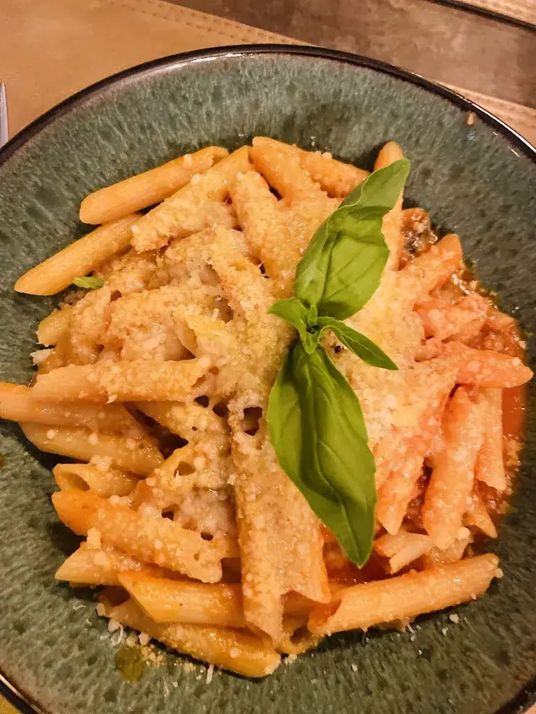 Niharika G_Pizza Clara_Machelen_review