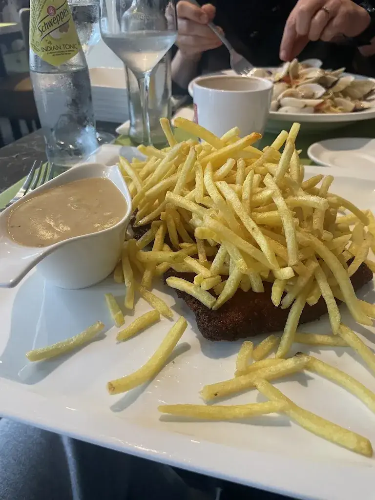 Zsombor Guszlev_Different Choices_Maasmechelen_reseña