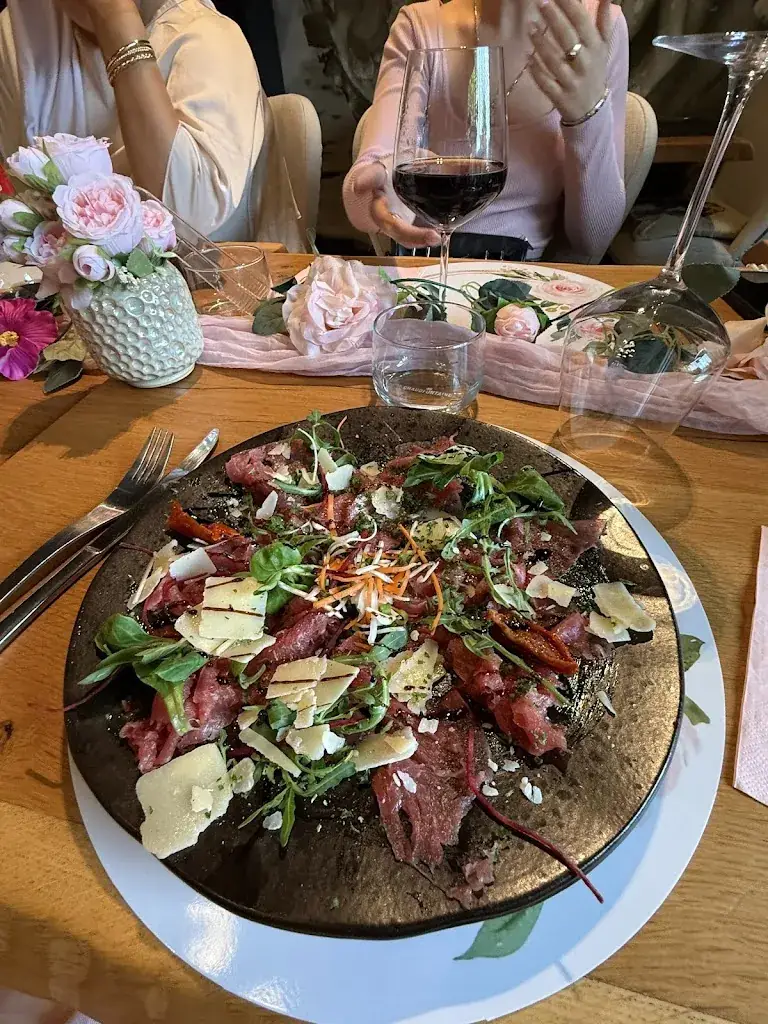 Cam Ille_O'Hazar_Menen_review