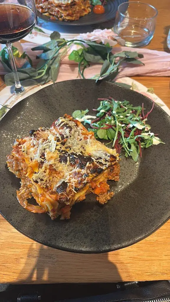 lola_O'Hazar_Menen_review