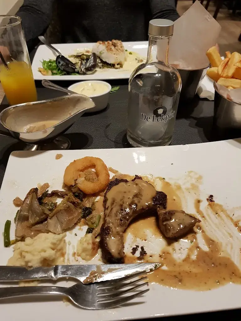 U. Güney Karagöz_De Lekpot Middelkerke_Middelkerke_reseña