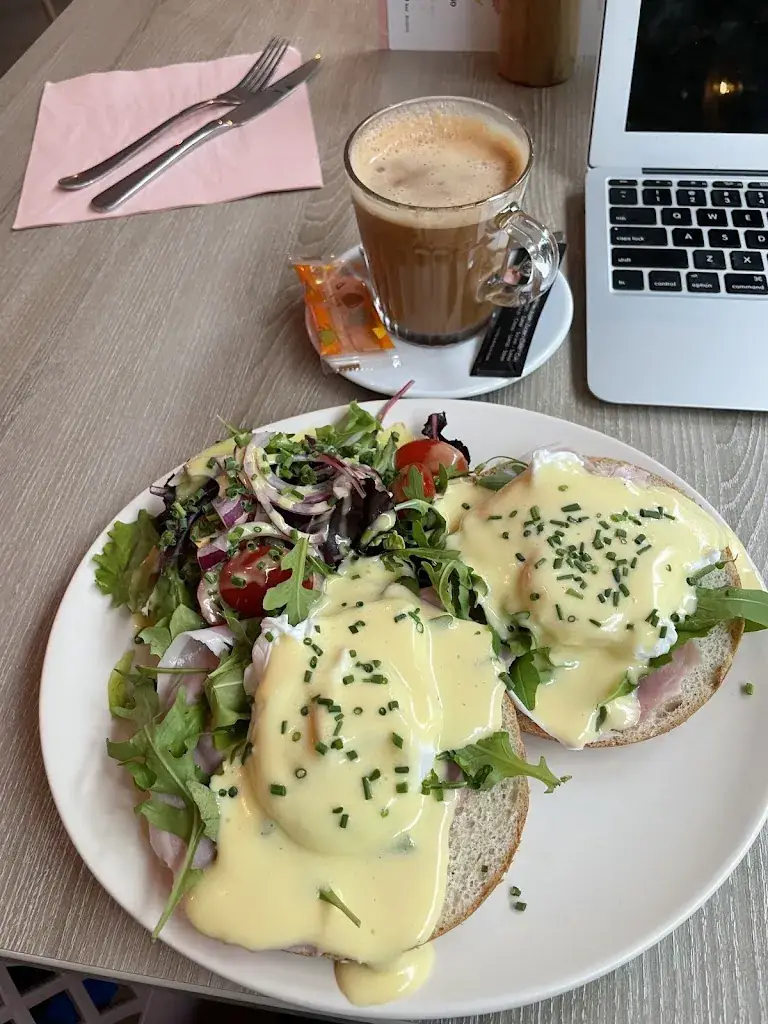 Ally Sutton_Bar Brunch_Arendonk_review