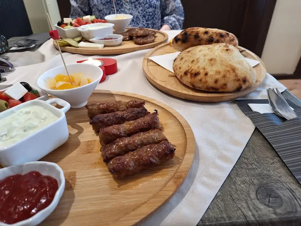 Guy den Hollander_Restaurant Shqiponja_Mortsel_review