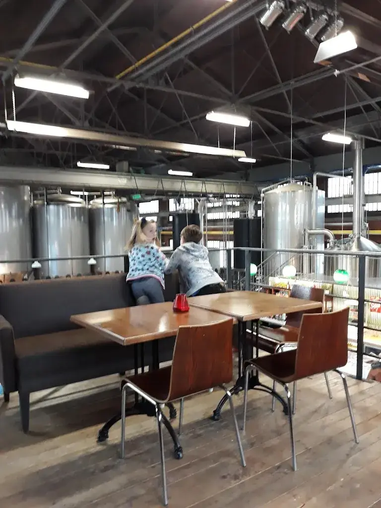 neil taylor_The Factory_Mortsel_review