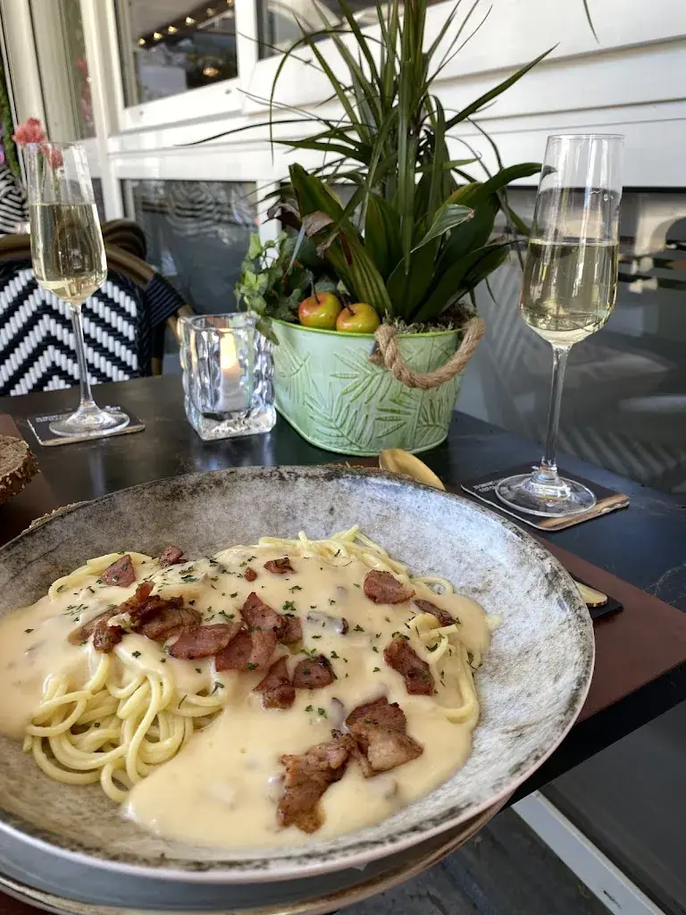 Bistro Baroque_Pelt_slider_image_3