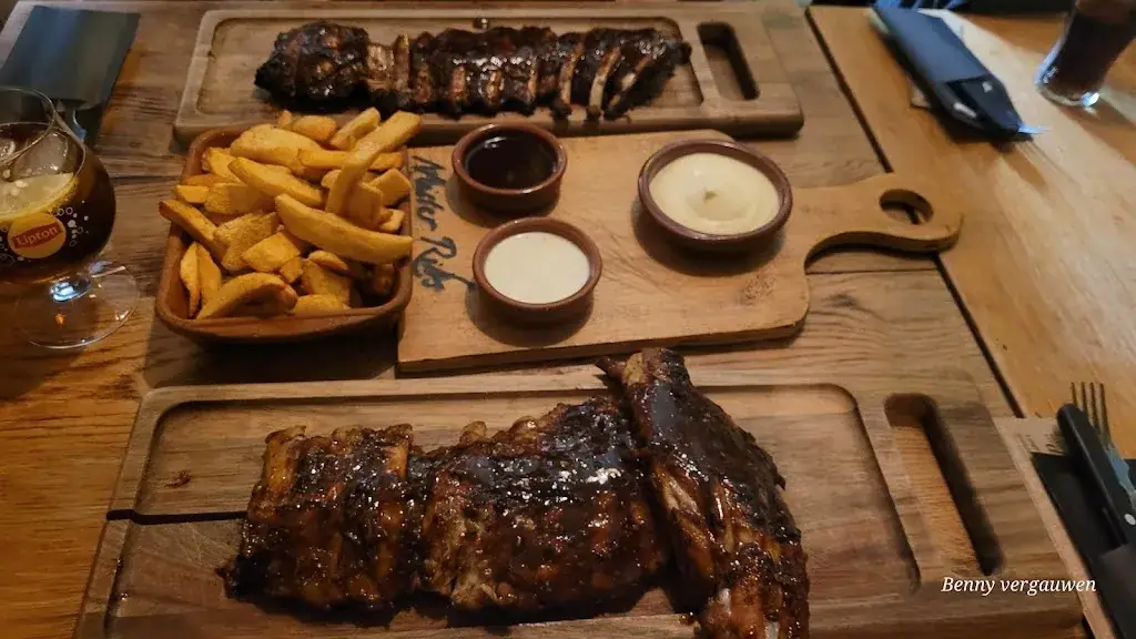 Mr Ribs NeerPelt_Pelt_slider_image_2