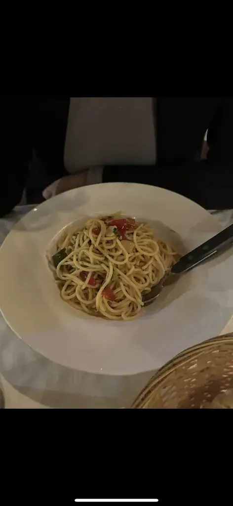 Vince-Neill Catteeuw_Odiziana_Neerpelt_review