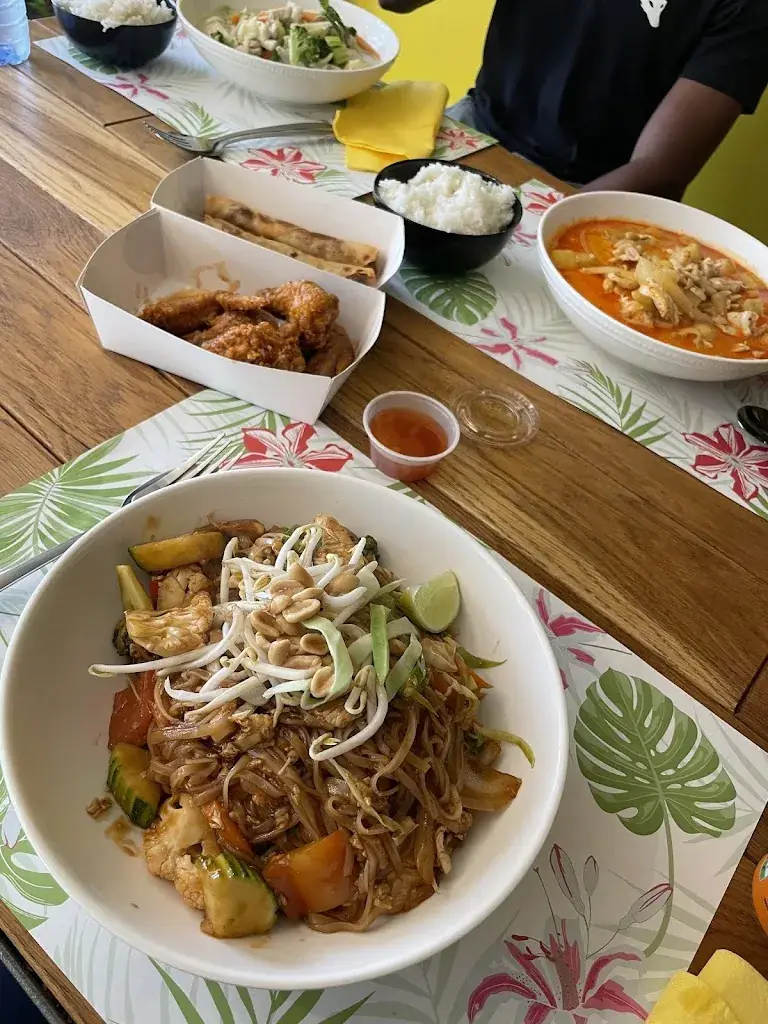 Romina O._ThaiFoodies Thai & Sushi afhaal_Pelt_review