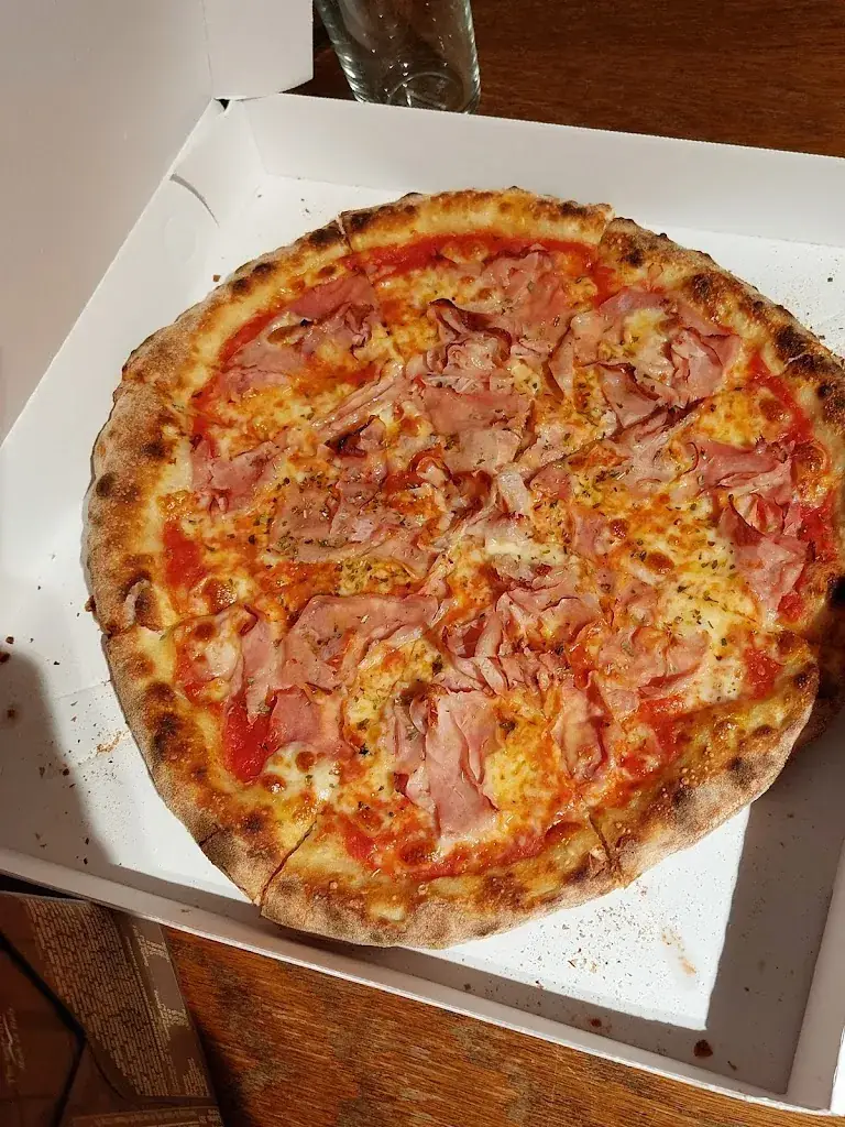 Ania Dorosz_Da Gino Pizzeria_Oostrozebeke_Bewertung