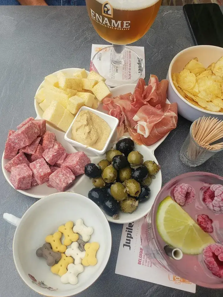 Donna Hughes_Plankierke_Oosterzele_review