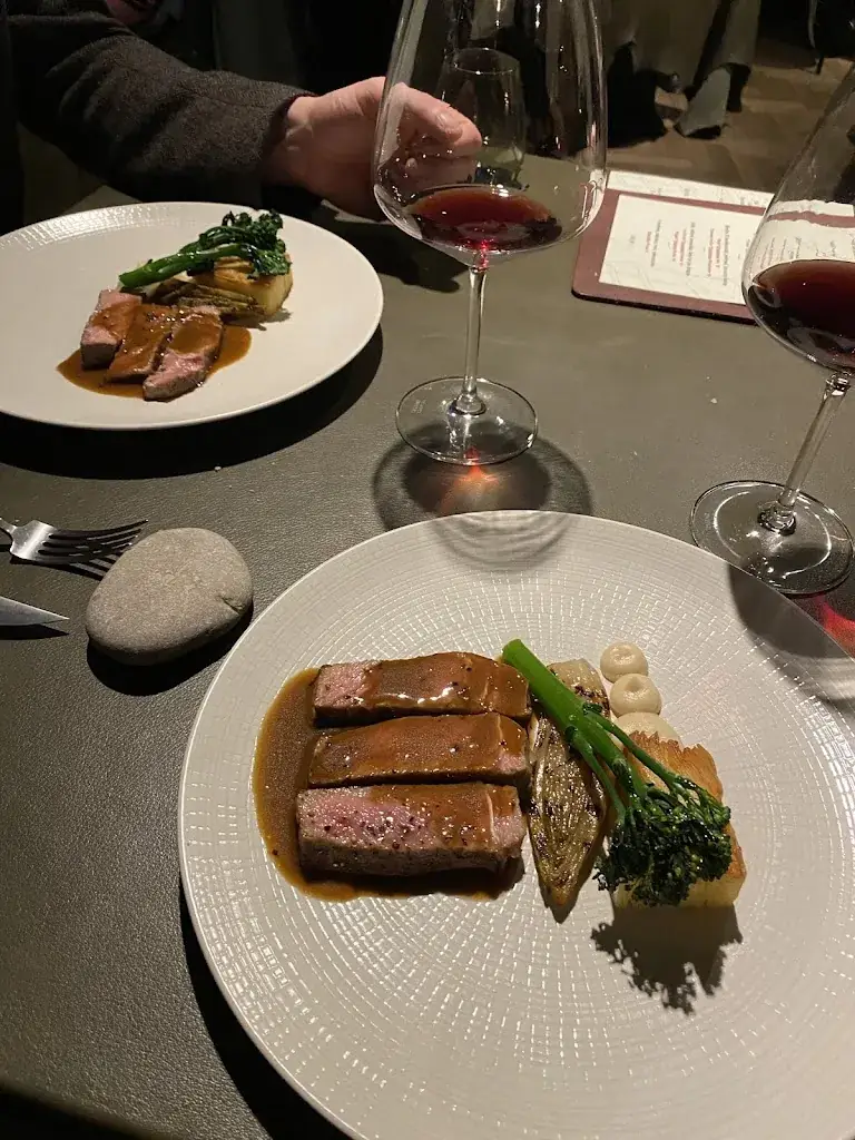 Rebecca Bonello_Table Vaccin_Malle_review