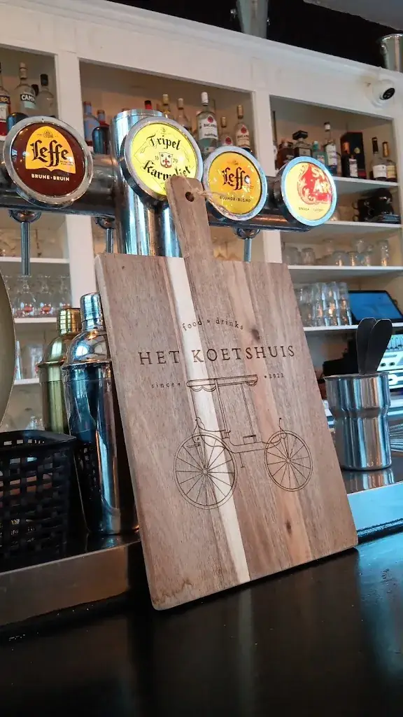 Hans van den Berg_Het Koetshuis_Malle_review