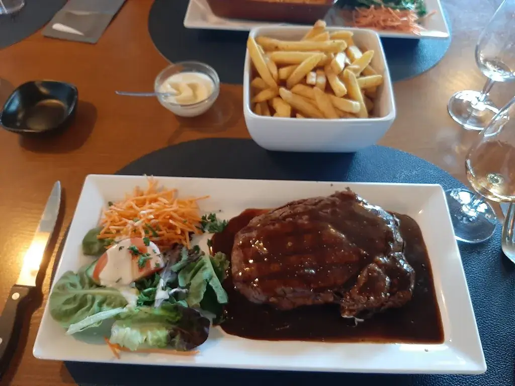 Midtown restaurante en Oostkamp