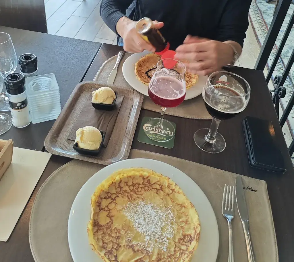 Enikő Orbán_Bleu Blanc_Oud-Heverlee_review