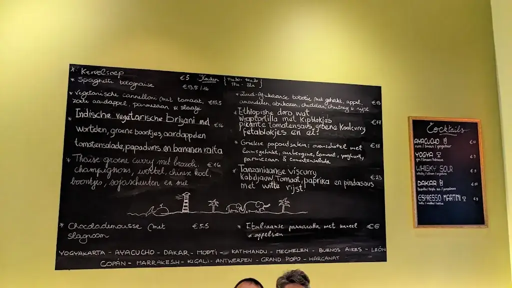 Uzik_ViaVia Travel Café_Leuven_review