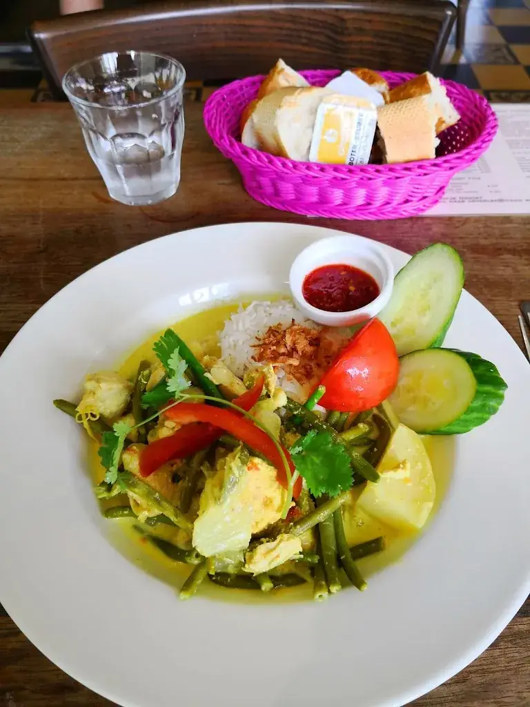 Frank Baute_ViaVia Travel Café_Leuven_review