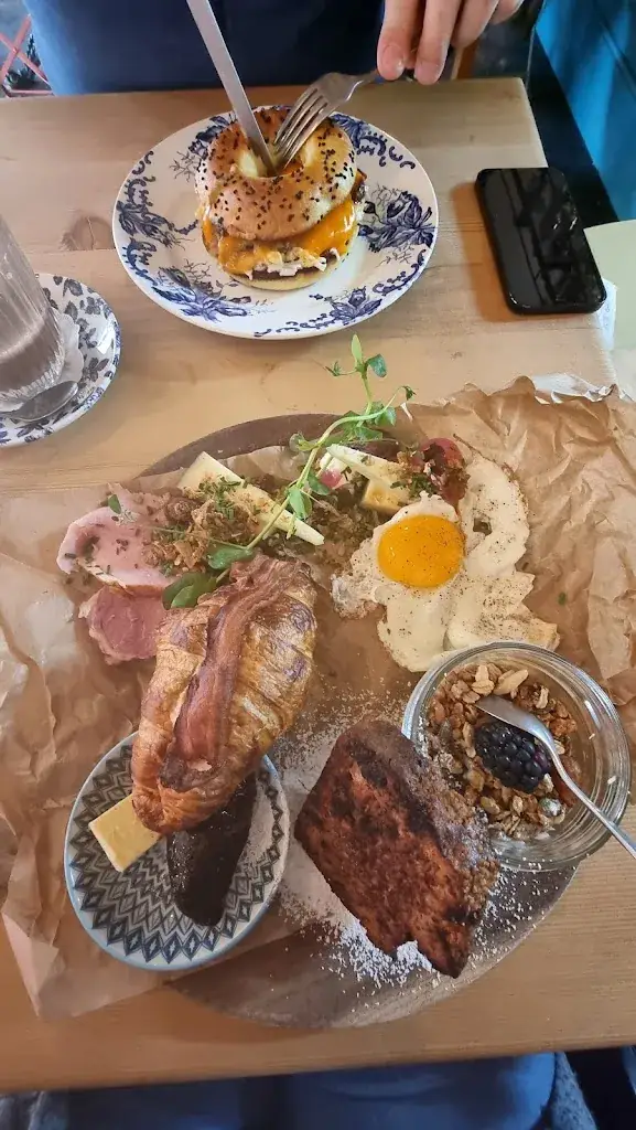 Isabel A. Pardo_Pique-Nique_Turnhout_review