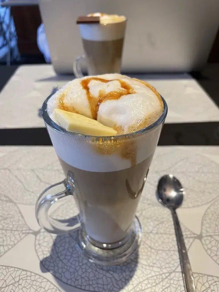 Beatrice Milos_Cafe-Bistro La Tyna_Oudenburg_review