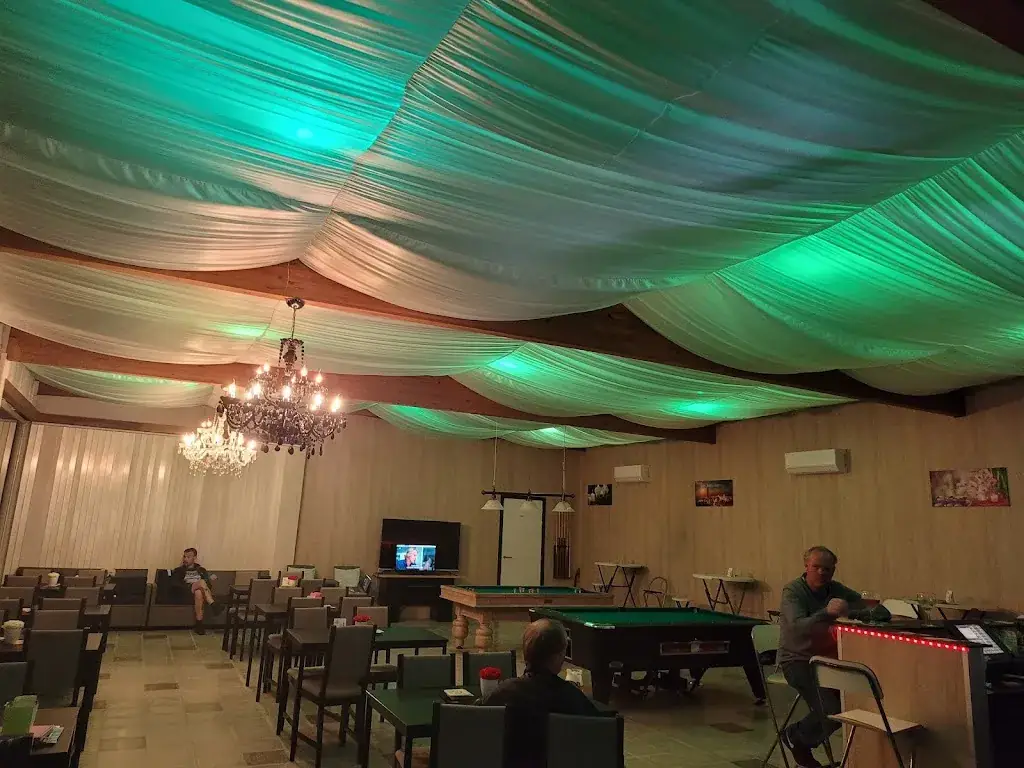 Cafe-Bistro La Tyna restaurant in Oudenburg