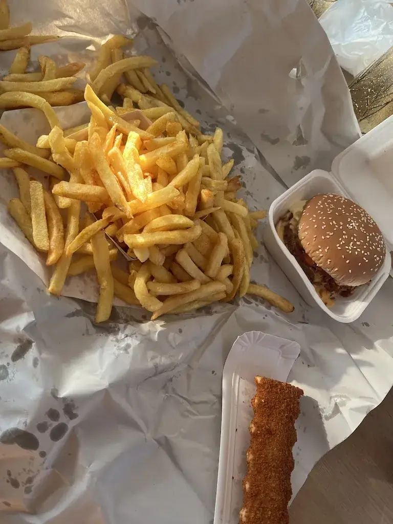 Amber Van Hoof_Frituur@patat_Begijnendijk_review