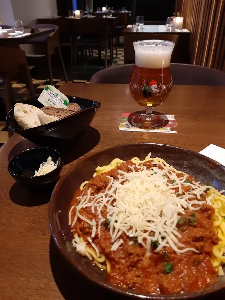 Sandro Nóbrega_Brasserie 't Stasjon_As_reseña