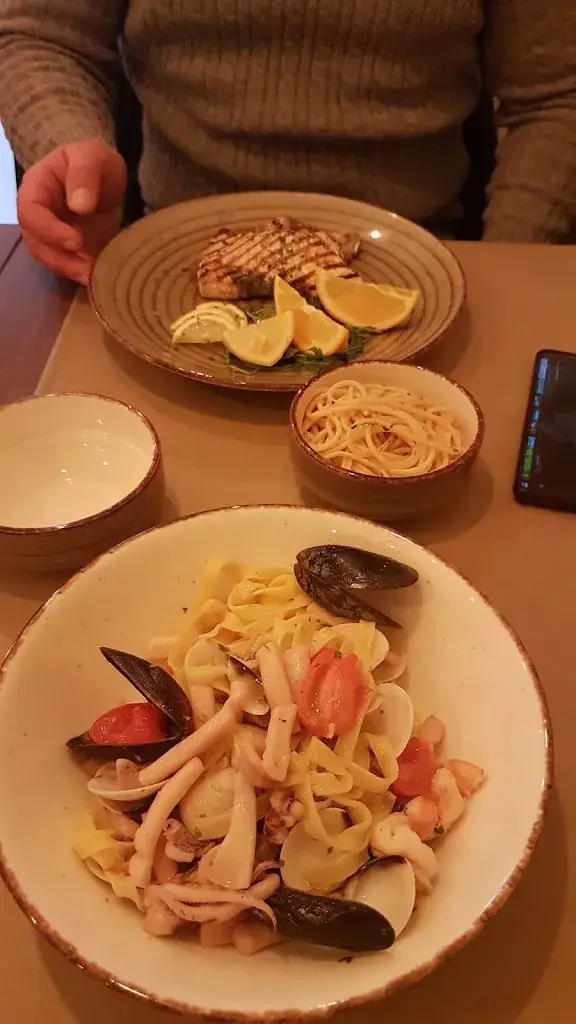 Andreea Latco_La Famiglia_As_review