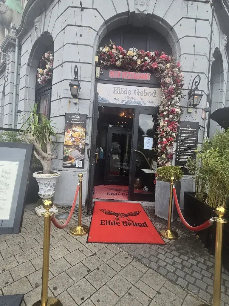 Kat Lana_Elfde Gebod_Antwerpen_review