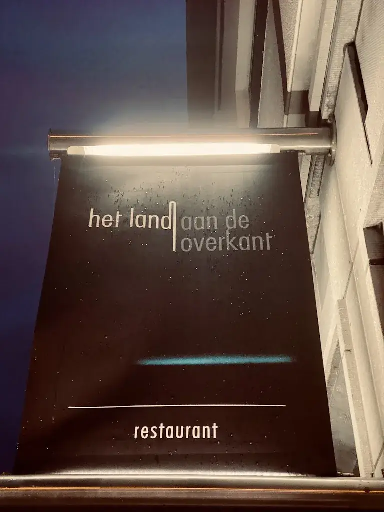 Joris Stinkens_Het land aan de overkant_Leuven_review