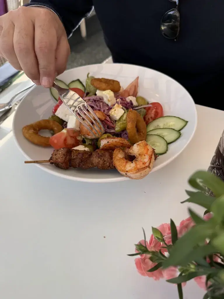 Dr.Arafat Mansur_Hotel brasserie de Boskar Peer_Peer_review