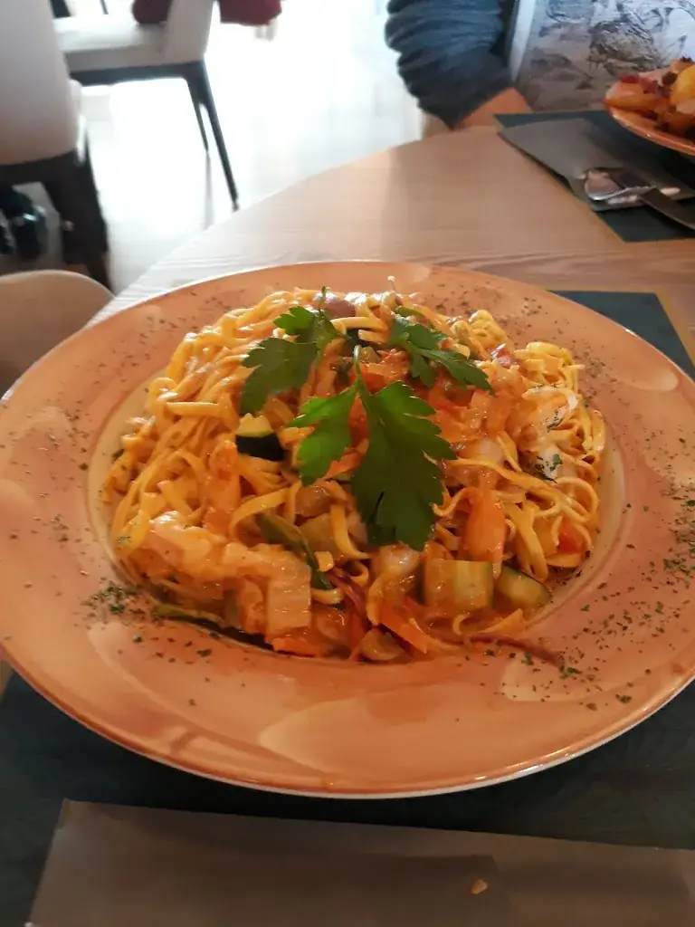 La Tazza_Retie_slider_image_3