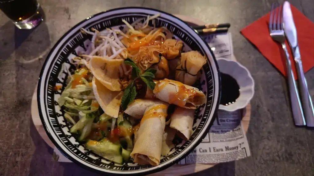 Charlot Kempen_Pho Retie_Retie_review