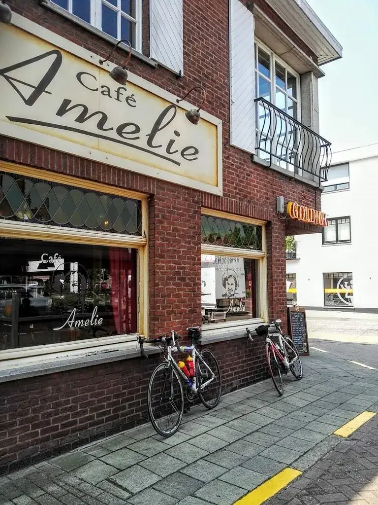 Amelie_Retie_slider_image_1
