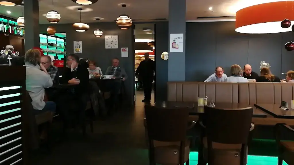 Dine 'n Ice - Eethuis - IJssalon Greetje_Riemst_slider_image_2