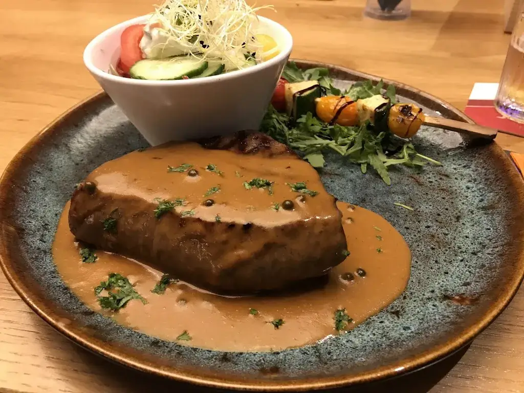 Dine 'n Ice - Eethuis - IJssalon Greetje_Riemst_slider_image_3