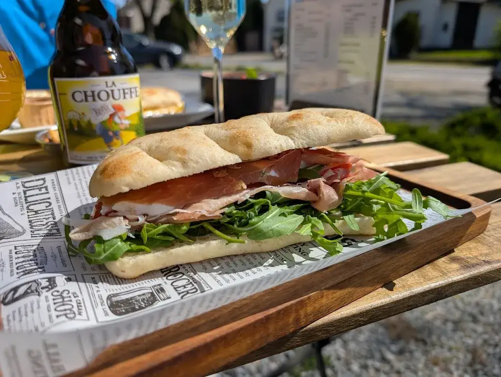 Roger Vaessen_RUSTPUNT 147_Riemst_review