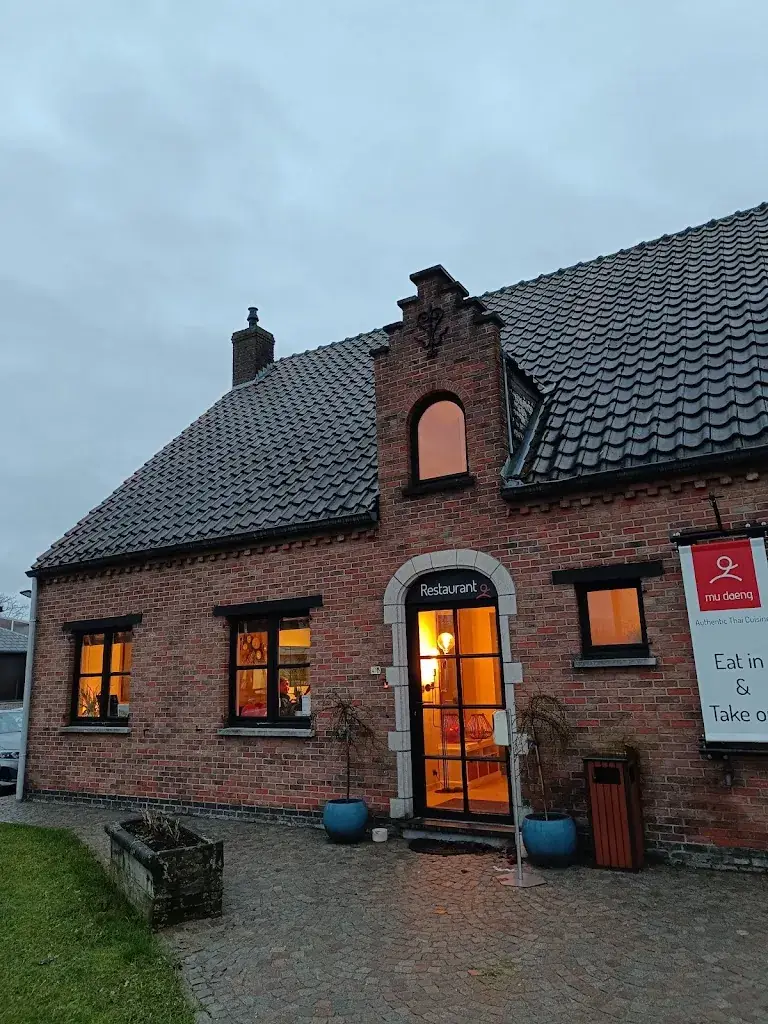 Khunsiri Ung_Mu daeng Thai Restaurant Emblem_Ranst_avis