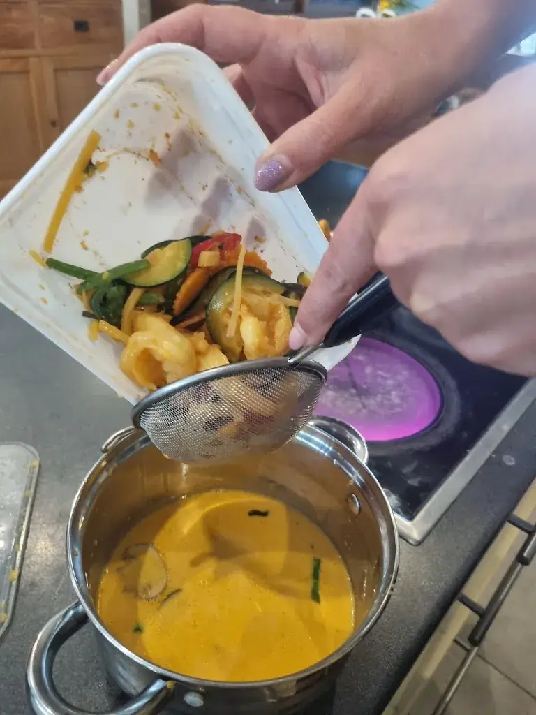 Brenda Pepa_Mu daeng Thai Restaurant Emblem_Ranst_avis